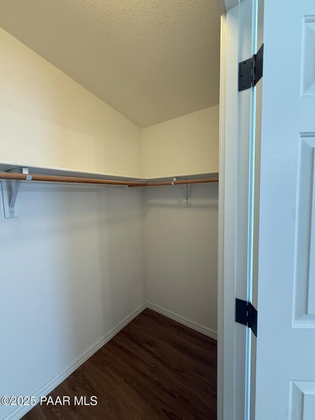 Building Photo - 1116 Samantha St