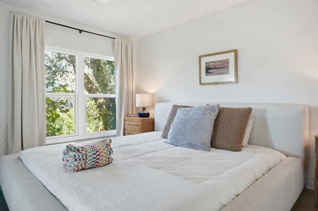 Building Photo - 13609 Heritage Way