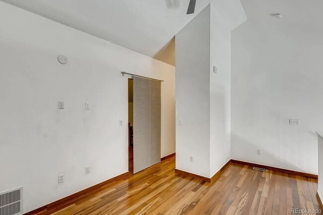Building Photo - Top Level One Bedroom Condo in Rhino