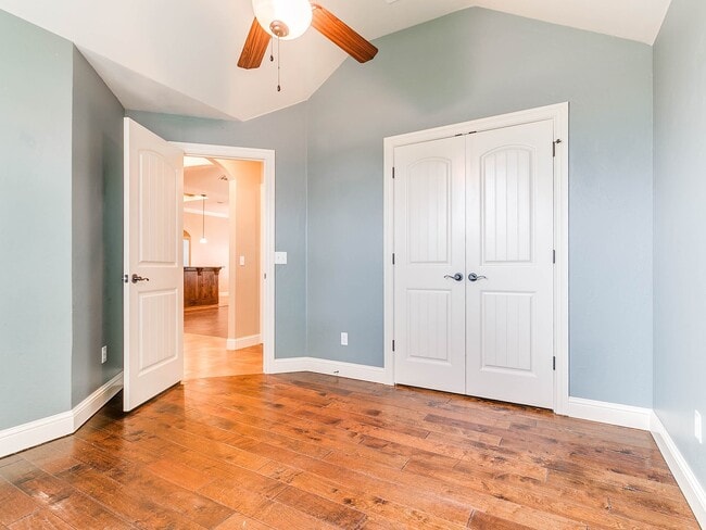 Building Photo - 4 Bedrooms/3Car/Edmond Schools -  Community Pool- Storm Shelter