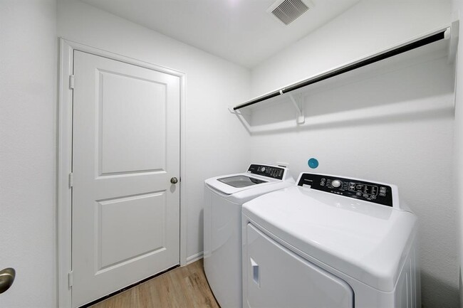 Building Photo - 20930 Zuccala Dr