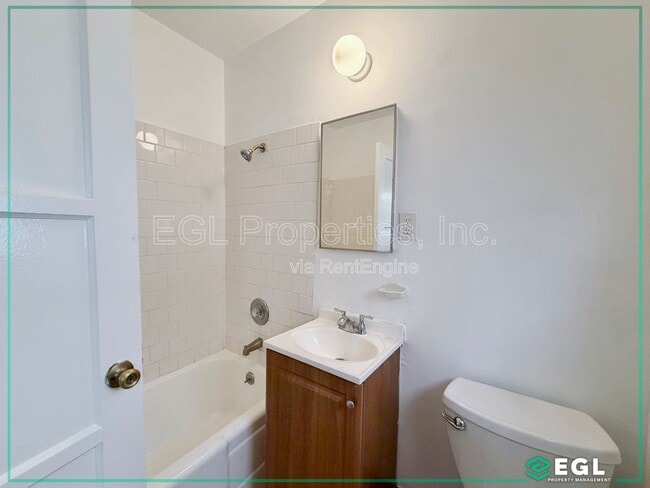 Building Photo - 315 W Queen St