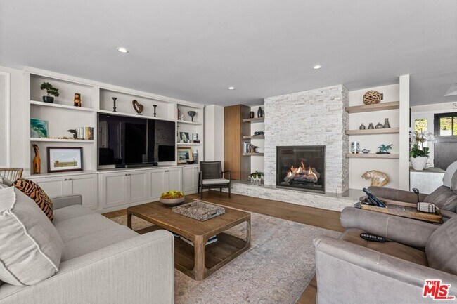 Building Photo - 27002 Malibu Cove Colony Dr