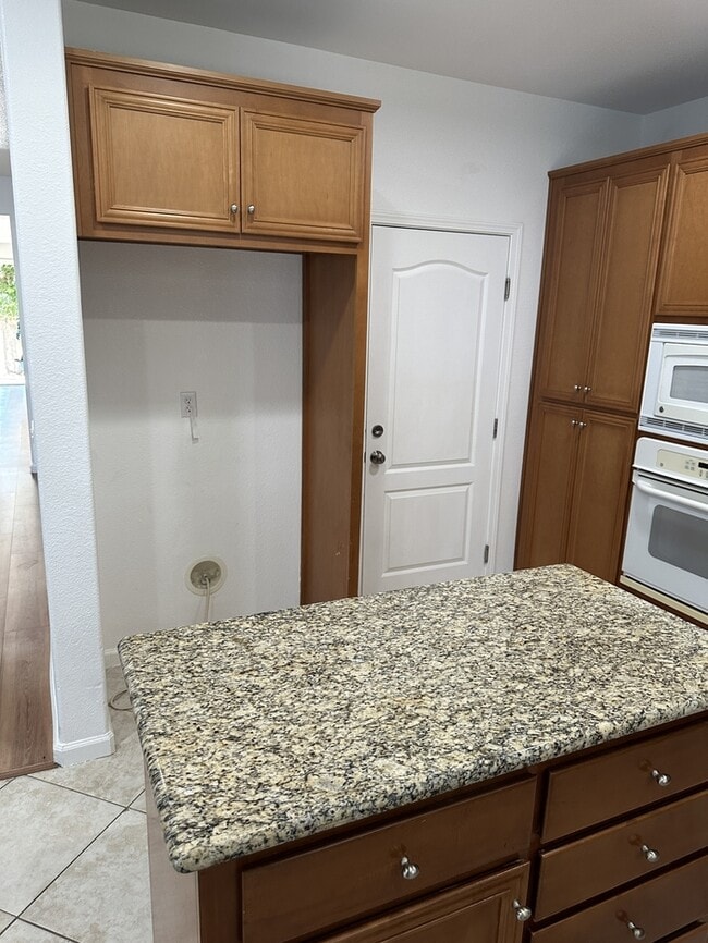 Building Photo - 91 W Recreo Ct