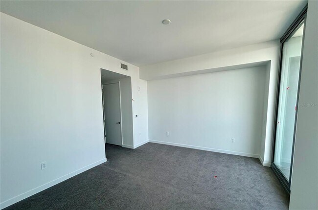 Building Photo - 400 Central Ave