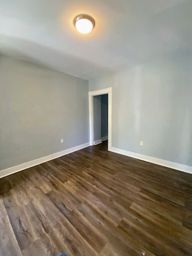 Building Photo - 142-144-144 W Park Ave