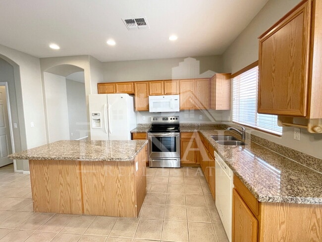 Building Photo - 8355 W Mary Ann Dr