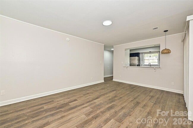 Building Photo - 8439 Country Oaks Rd