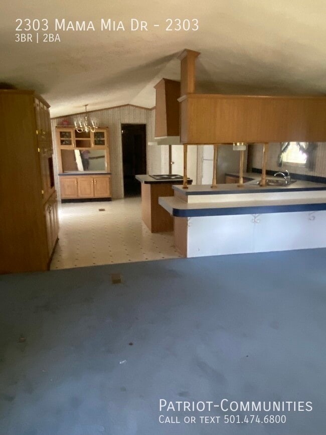 Building Photo - 2303 Mama-Mia Dr