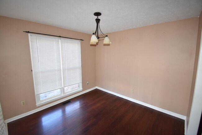 Building Photo - 957 Kennesaw Dr