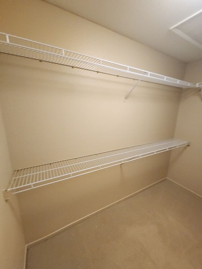 Building Photo - Gorgeous & Spacious 3Bd/2.5Ba, 1,679 SqFt, 2-story Condo - Central A/C & heat, Washer/Dryer - 2 C...