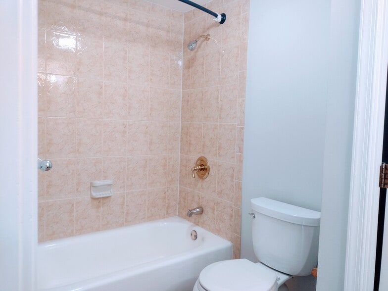 Building Photo - 5455 Hildebrand Ct