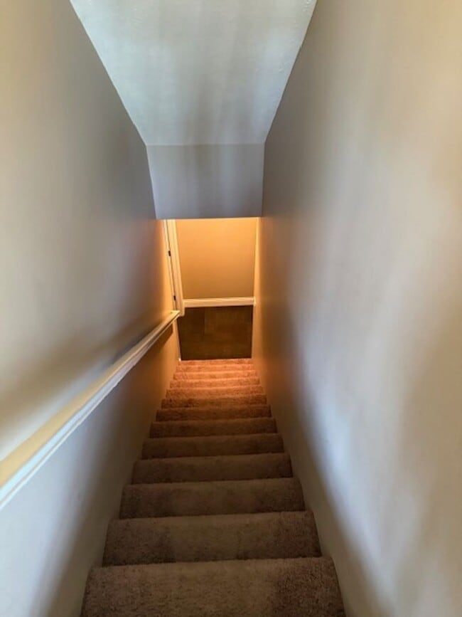 Building Photo - 616 Wintergreen Dr