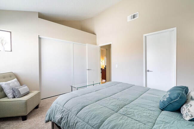 Building Photo - 41451 Kansas St