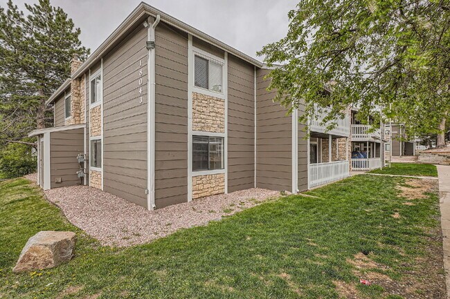 Building Photo - Mid August Availability! Spacious 1,177 sq...