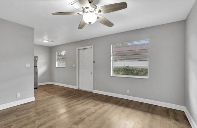 Building Photo - 240 SE 9th Ave