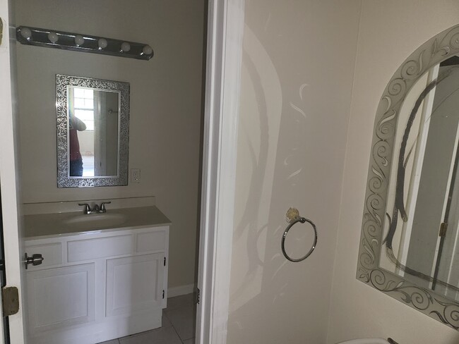 Building Photo - 8790 Florida Rd