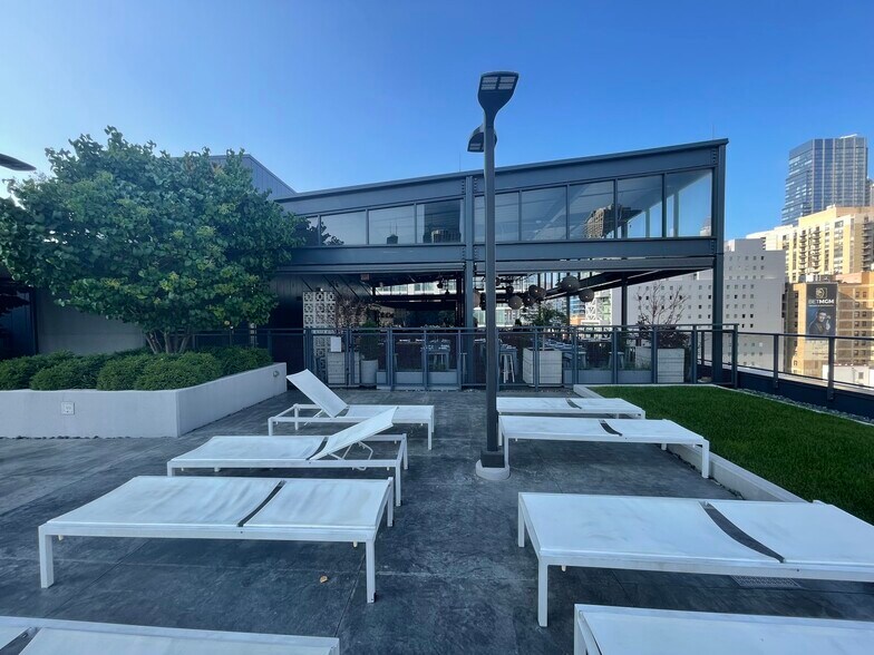 Building Photo - 680 N Lake Shore Dr