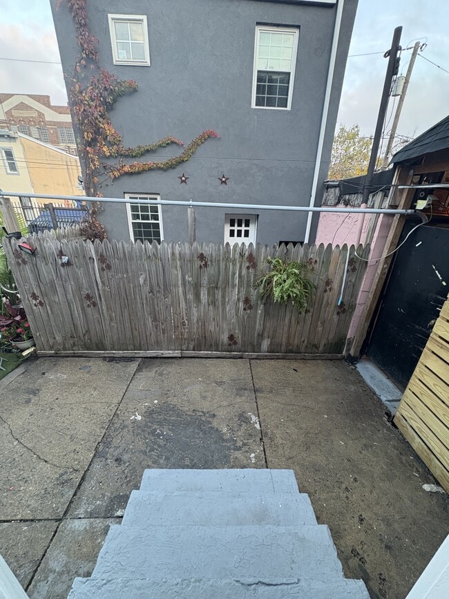 Building Photo - 2229 N Hancock St