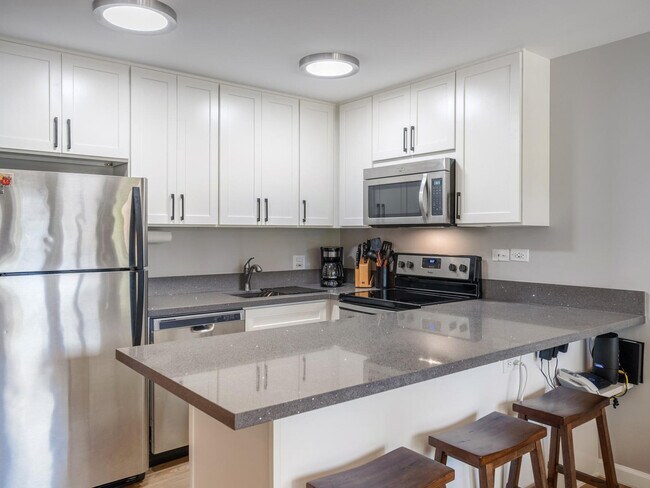 Building Photo - 2140 Kuhio Avenue-SI ID1327716P