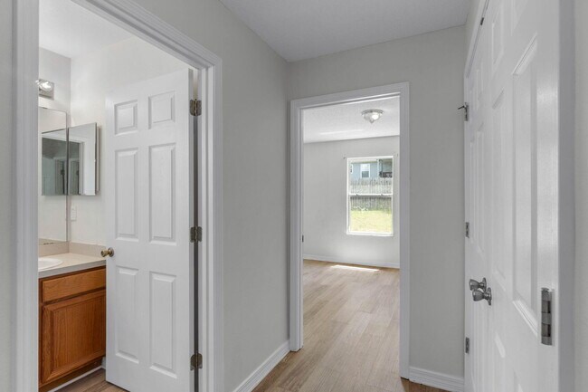 Building Photo - 147 Cabana Way