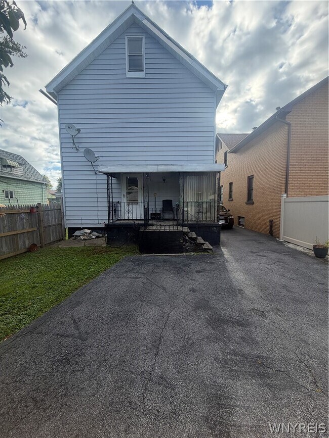 Building Photo - 94 Reo Ave