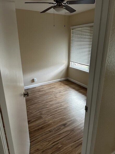 Building Photo - 3740 Kenton Ct