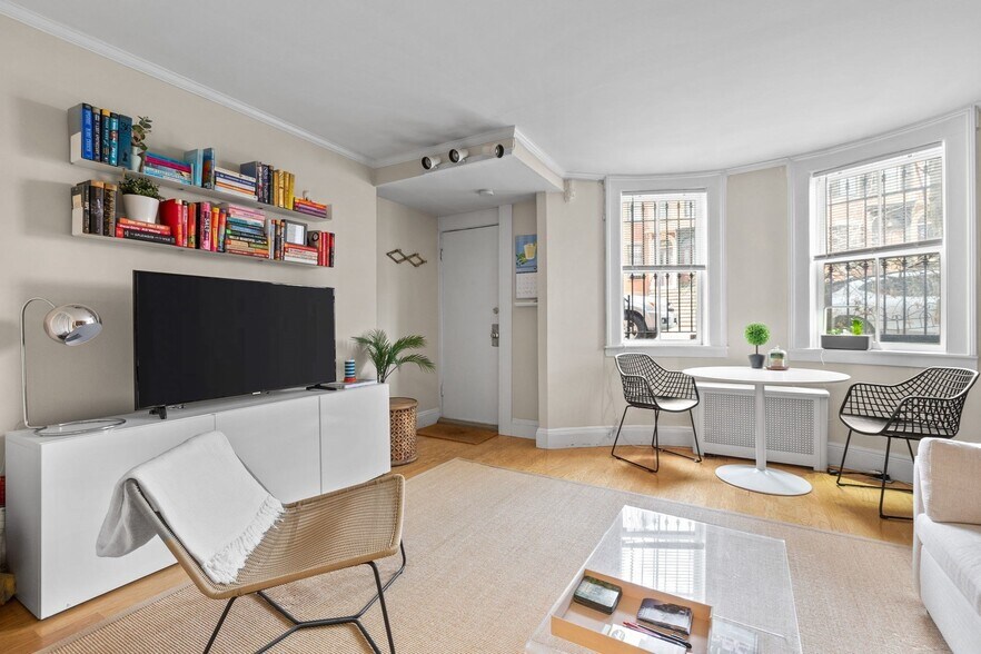 Building Photo - 15 Dartmouth St