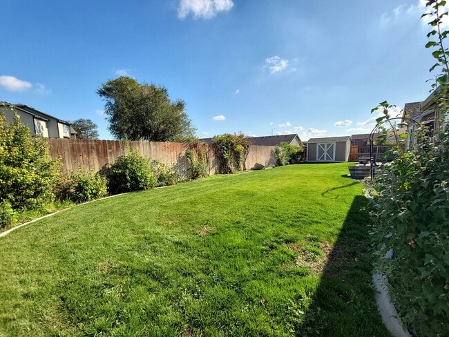 Building Photo - Spacious Rambler in West Richland