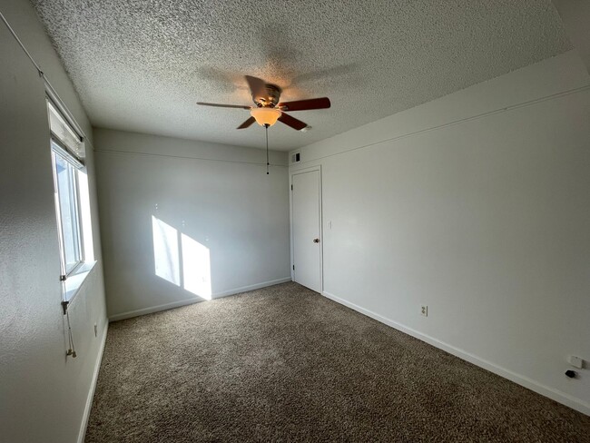 Building Photo - Cozy 2-Bedroom Top Floor Condo at Belmar P...