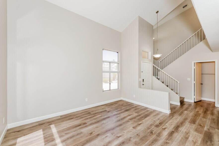 Building Photo - 2385 Cliffwood Dr