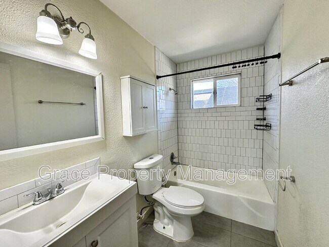 Building Photo - 1570 Tamarac St