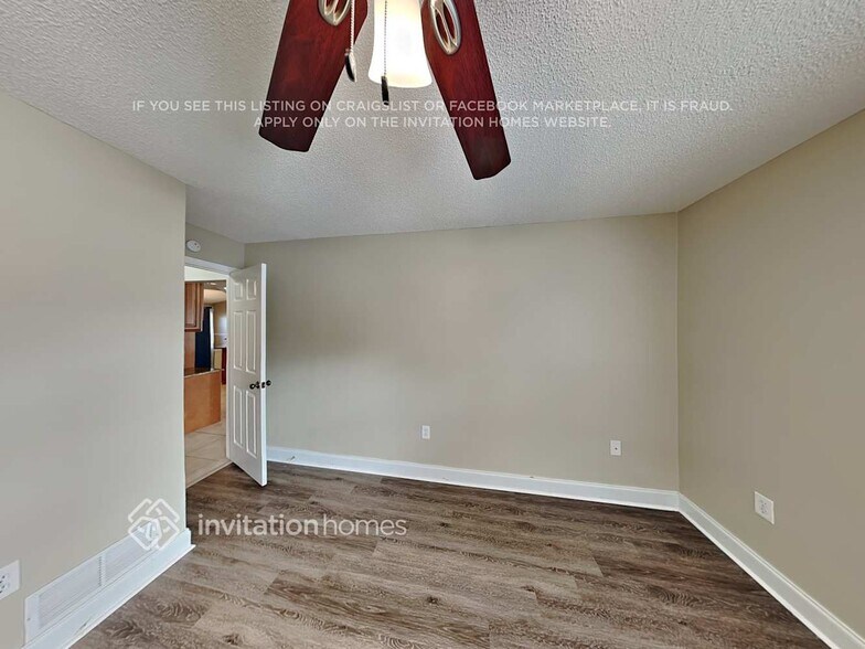 Building Photo - 2297 Cork Oak St E