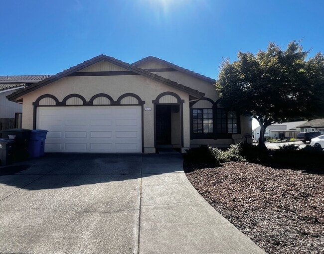 Building Photo - Charming 3-Bedroom, 2-Bath Home in a Highl...