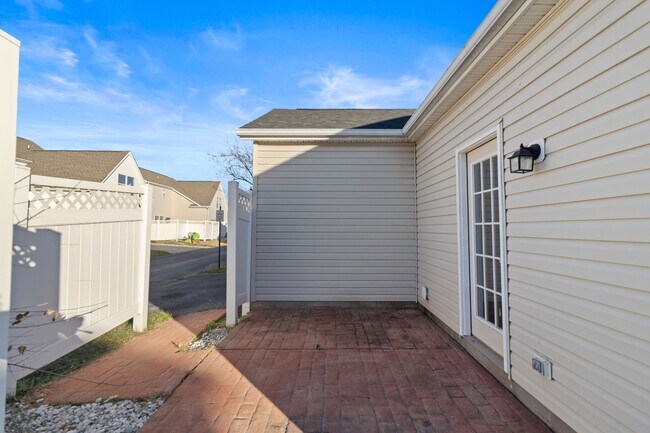 Building Photo - 952 Helston Ave