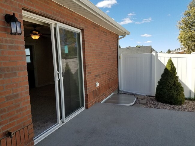Building Photo - House For Lease