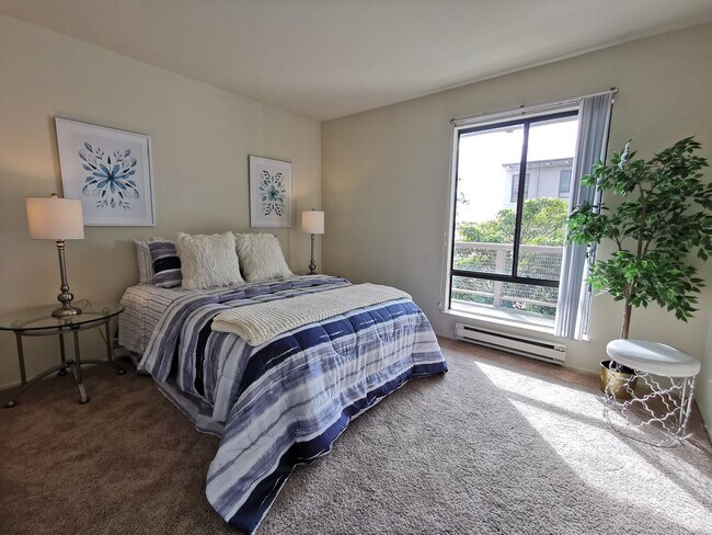 Building Photo - One Bedroom Condo Available in Watergate C...