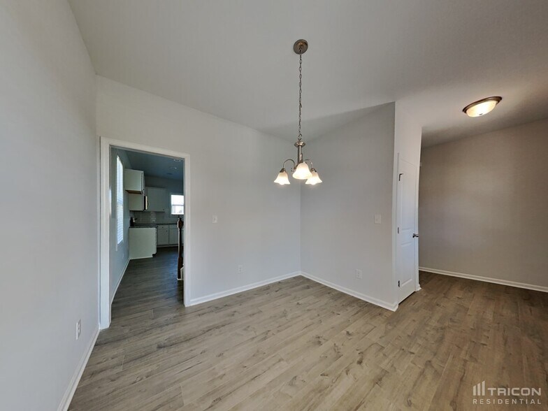 Building Photo - 258 Sturgeon St