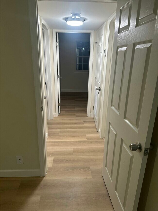 Building Photo - 724 S 4th St