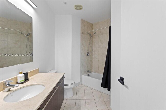 Building Photo - 1900 N Bayshore Dr