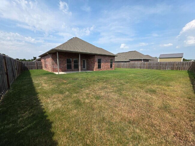 Building Photo - 2405 Graham Ln