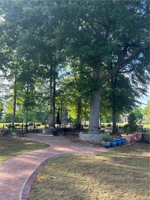 Building Photo - 604 Par Three Ln