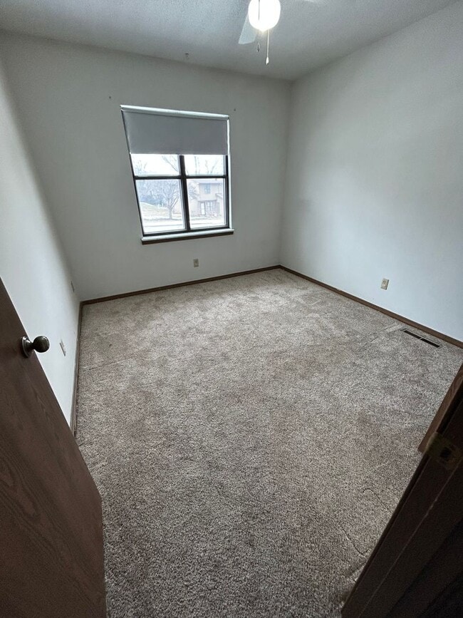 Building Photo - 2 bed/ 2 bath Condominium