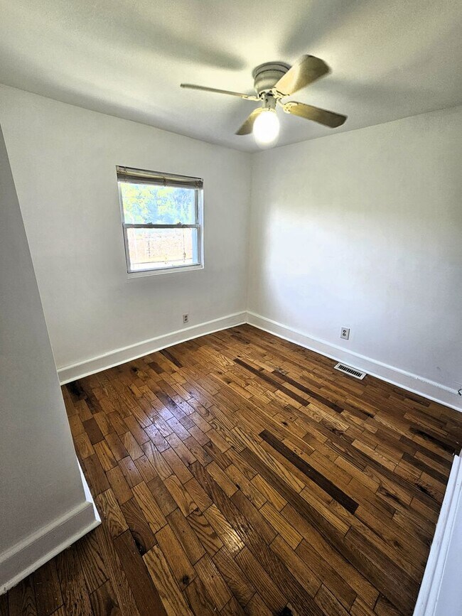 Building Photo - 1714 Holbrook St