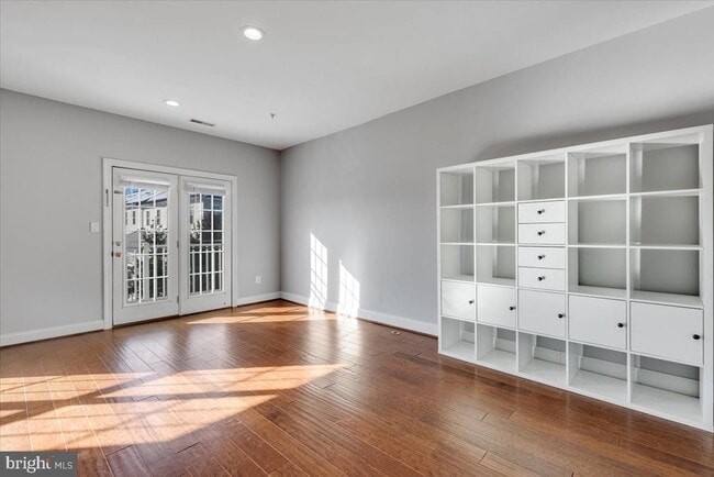 Building Photo - 174 Chevy Chase St