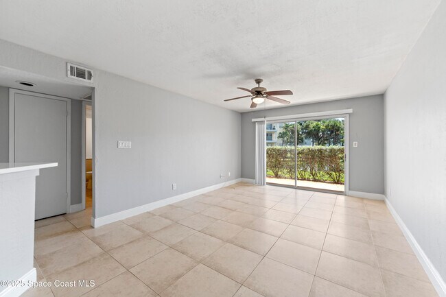 Building Photo - 1841 Island Club Dr