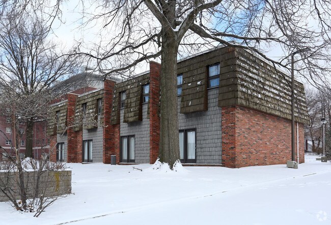 Building Photo - 353 Grant St