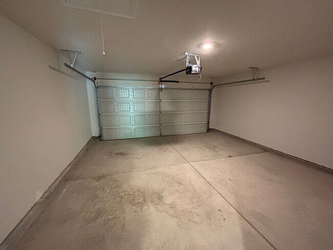 Building Photo - 127 Sundew Rd