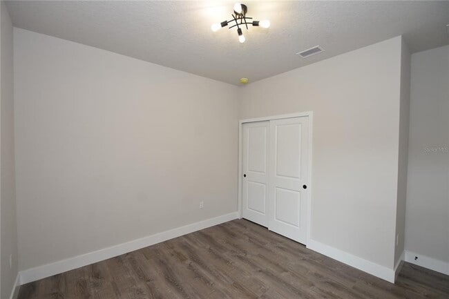 Building Photo - 20 Uniondale Pl