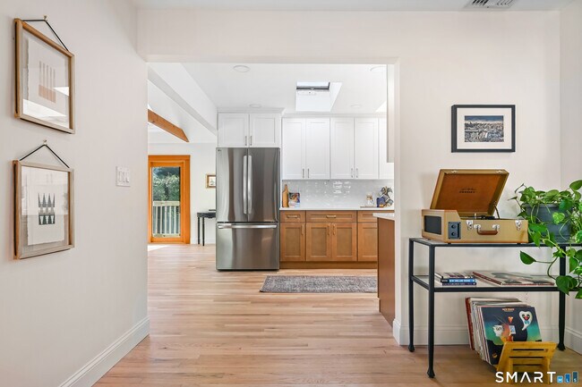 Building Photo - 8 Millard St